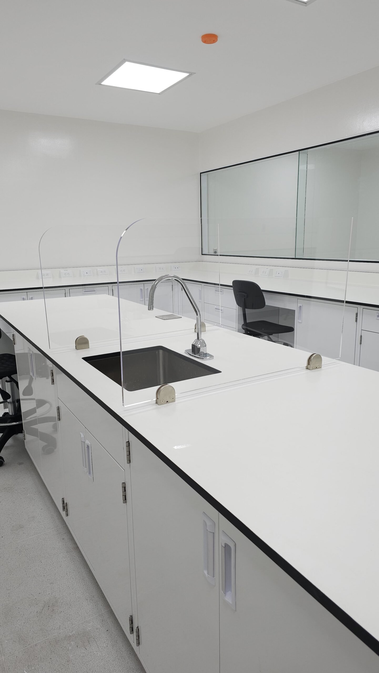 Cubiertas para laboratorio 2 Mesas para laboratorio