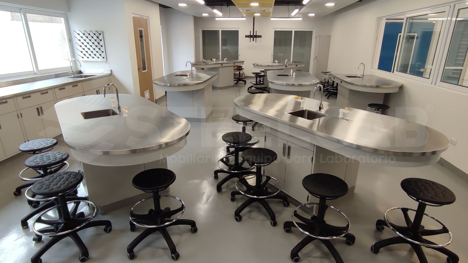 Mesa Ovalada para laboratorio escolar