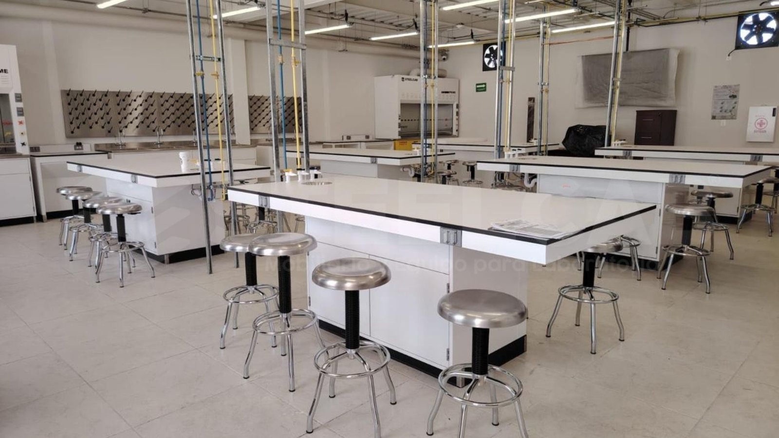 Mesa para laboratorio escolar