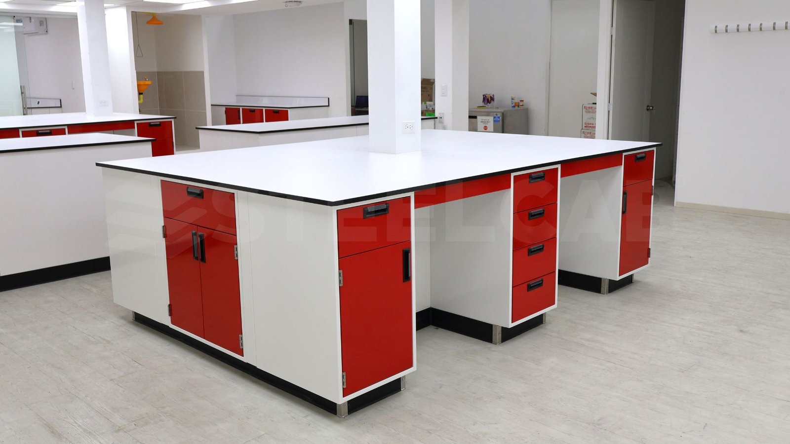 Mesa para laboratorio con ducto